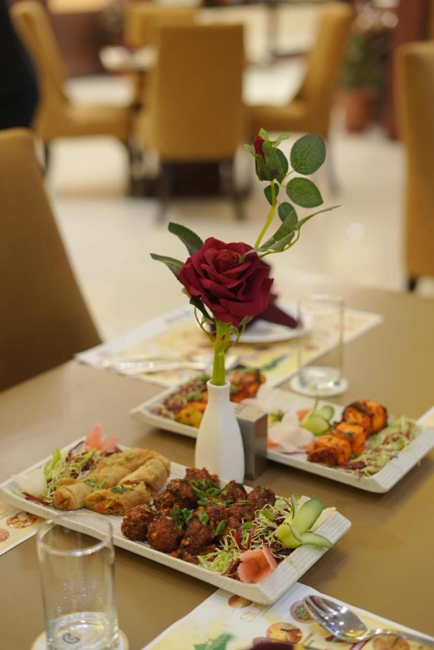 Click Hotel Kohinoor, Ludhiana Esterno foto