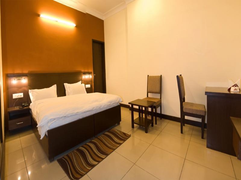 Click Hotel Kohinoor, Ludhiana Esterno foto