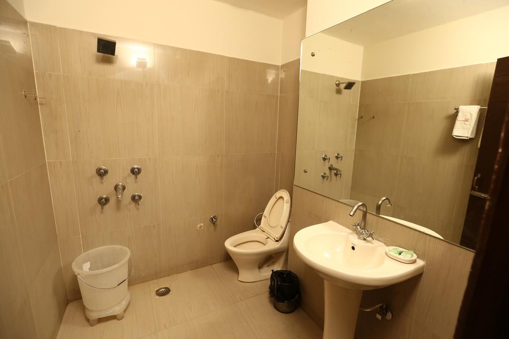 Click Hotel Kohinoor, Ludhiana Esterno foto