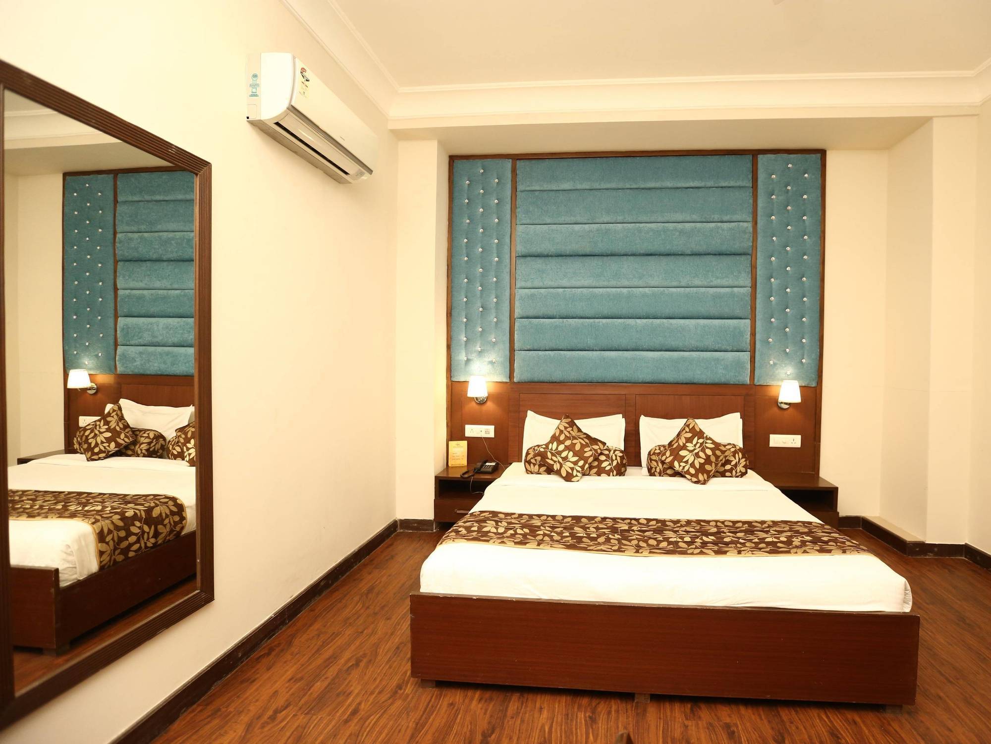 Click Hotel Kohinoor, Ludhiana Esterno foto